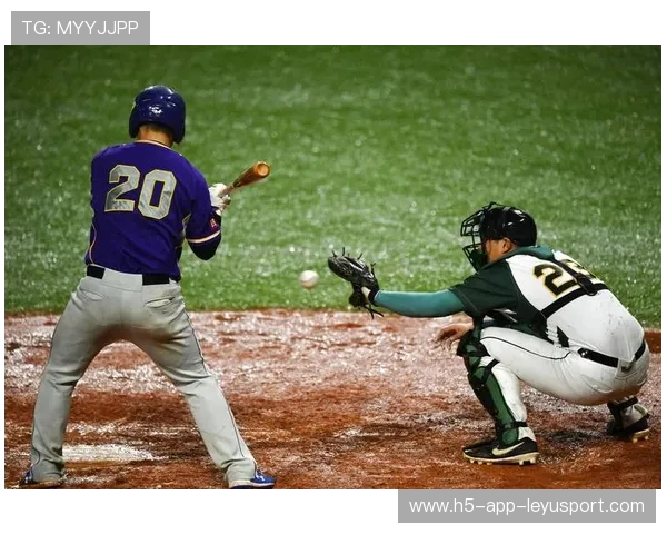 MLB捕手阻盗与传球训练——提升捕手实战能力的关键 MLB捕手阻盗与传球训练——提升捕手实战能力的关键