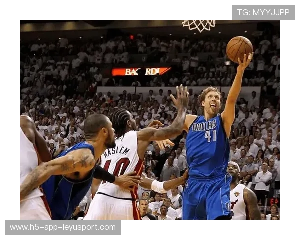 NBA热火抓住反击窗口连续得手,现场情绪全面爆炸